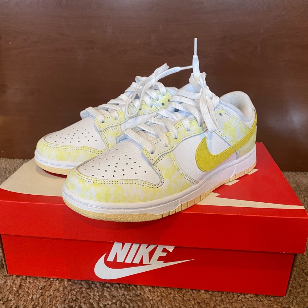 Nike low dunks